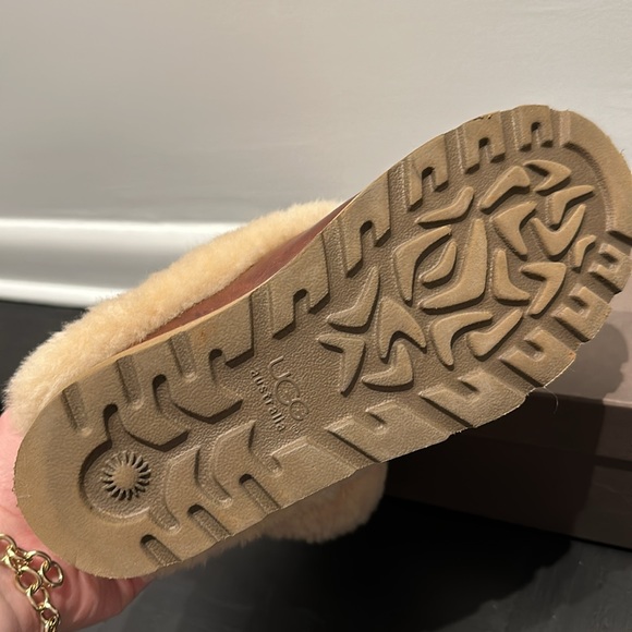 Ugg Marylin Boots size 6 excellent condition. Worn only a handful of times. - Picture 5 of 7